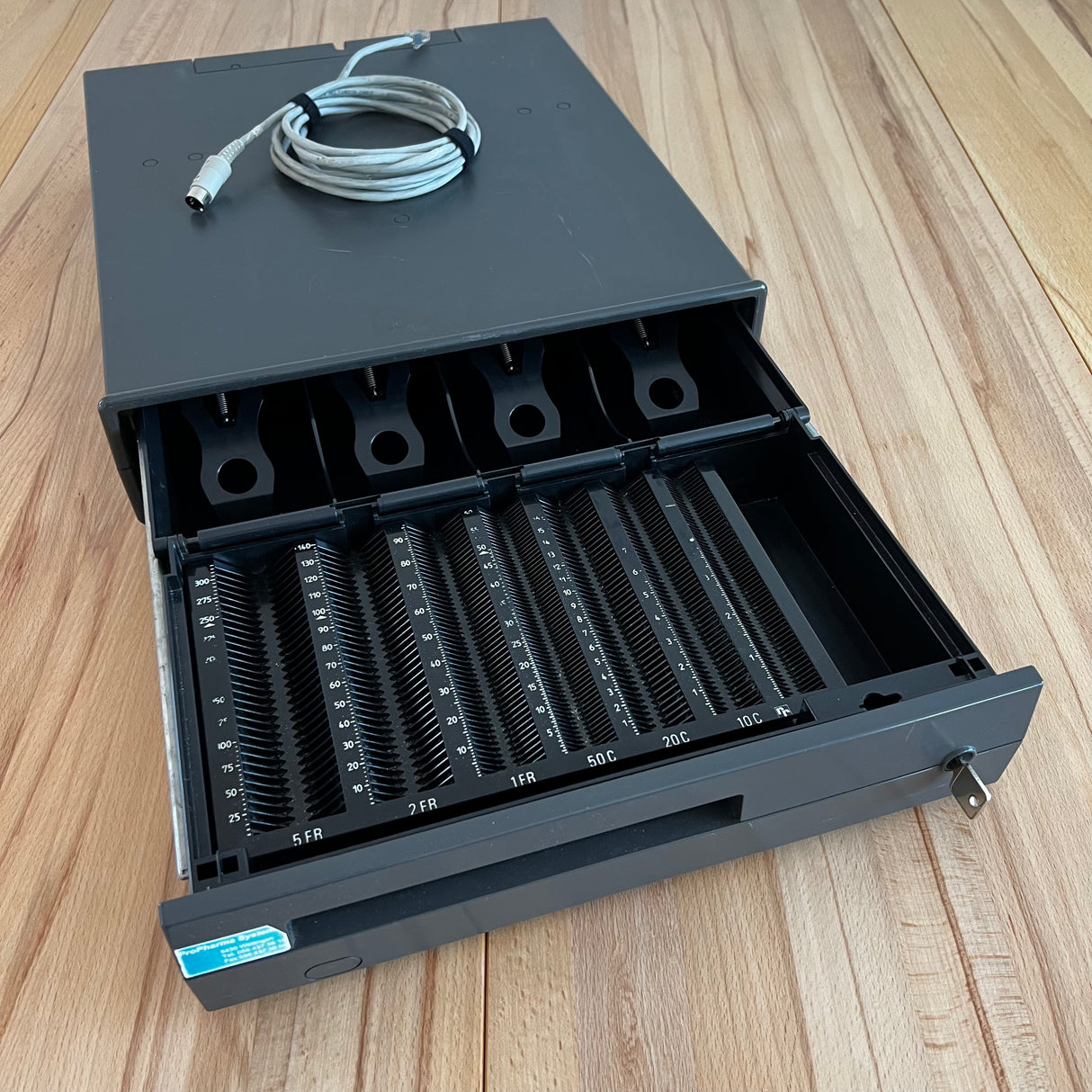 Anker Kassenschublade mit Zählrahmen 2